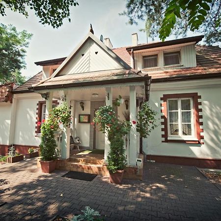 Dworek Pokoje Goscinne Olsztyn  Exteriör bild