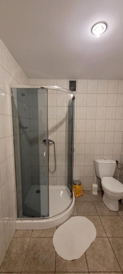 Dworek Pokoje Goscinne Olsztyn  Exteriör bild